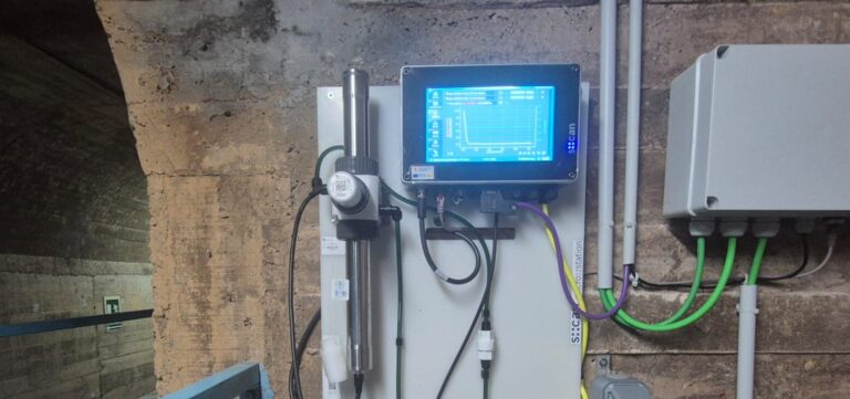 Aguas de Burgos refuerza el control del ciclo del agua con la instalación de nueva sensórica en toda la red